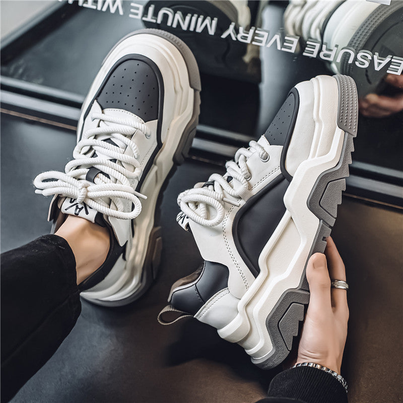 Sapatos de homem, nova primavera/verão de 2025 para ténis brancos pequenos, versáteis, modernos e de sola grossa, sapatos desportivos casuais de pão de pai na moda