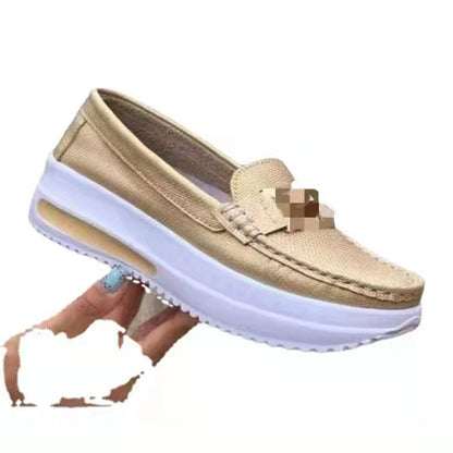 Plataforma de tamanhos grandes de Foreign Trade, sapatos femininos 2025 novos sapatos casuais casuais, fivela metálica feminina, sapatos slip-on com um kick, mocassins