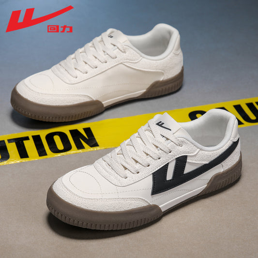 Sapatos de lona preto e branco da moda Warrior de cor sólida, sapatos casuais novos e versáteis de primavera, sapatos de solas grossas que aumentam a altura para homens