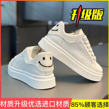 Novos sapatos respiráveis com sola espessa e para aumento de altura, sapatos desportivos casuais e versáteis na moda, sapatos brancos masculinos