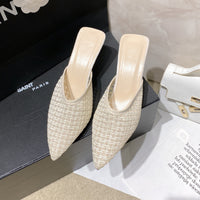 Verão 2025 Roupa Exterior Feminina de Bico Fechado e Meio Slip: Sandálias de Salto Alto Retro Stiletto, Sapatos de Bico Pontiagudo Estilo Fada