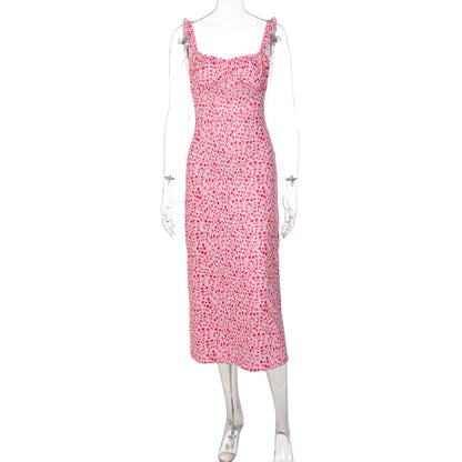 Novo vestido feminino feminino de verão 2026, estilo boémio e sexy de férias, pequeno vestido floral com alças finas penduradas para mulheres
