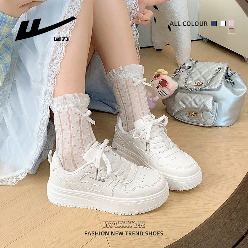 Sapatos brancos Warrior de cano baixo, confortáveis, versáteis versáteis de sola grossa, ténis modernos e estéticos, sapatos femininos simples com um design elegante