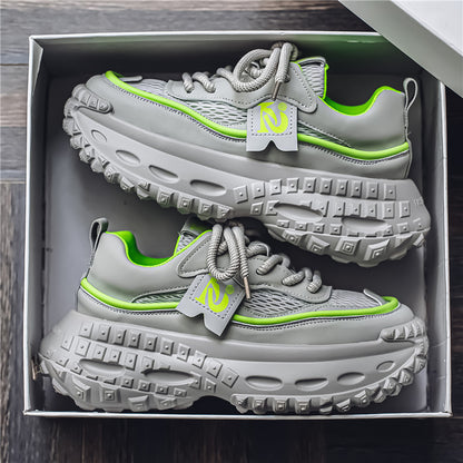 Sapatos masculinos de verão, novos sapatos desportivos de malha respirável, sapatos casuais casuais para homens na moda, versáteis e de sola grossa que aumentam a altura