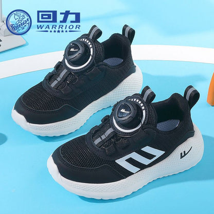 Os novos sapatos versáteis e simples para rapazes e raparigas da Warrior, ténis desportivos de exterior modernos e estilosos, sapatos coreanos de malha com botões, adesivo frio