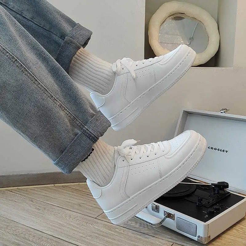 Homem Outono 2024 Trabalho Versátil Sapatos de Tabuleiro Americanos da High Street Desportivo Casual Preto de Cozinha Calçado da Moda