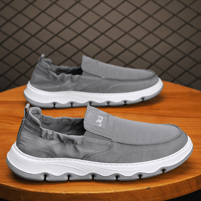 Sapatos masculinos de lona, respiráveis e resistentes a odores no verão, 2025 novos Sapatos Casuais Casuais Slip-on de Um Pé, Calçados Antigos de Pequim