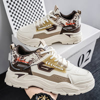Sapatos masculinos na moda, novos ténis brancos de sola grossa para o outono de 2025 que aumentam a altura, sapatos desportivos desportivos casuais coreanos na moda