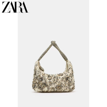 Bolsa feminina ZARA, lançamento da coleção verão 2026, com corpo adornado com miçangas e fecho de zíper, código 6413710 202.