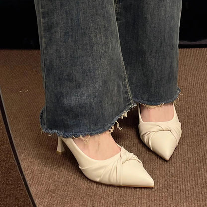 Elegantes saltos altos baixos estilo Chanel, nova tendência de 2025, sapatilhas rasas coreanas de estilo petite resistente ao uso para mulheres