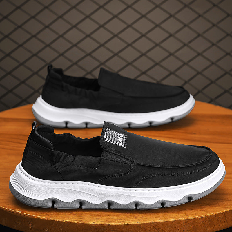 Sapatos masculinos de lona, respiráveis e resistentes a odores no verão, 2025 novos Sapatos Casuais Casuais Slip-on de Um Pé, Calçados Antigos de Pequim