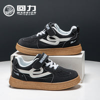 Os novos sapatos de rapazes e raparigas com blocos de cor e alta estética, design estiloso, ténis desportivos de moda versáteis, ténis confortáveis ao estilo coreano