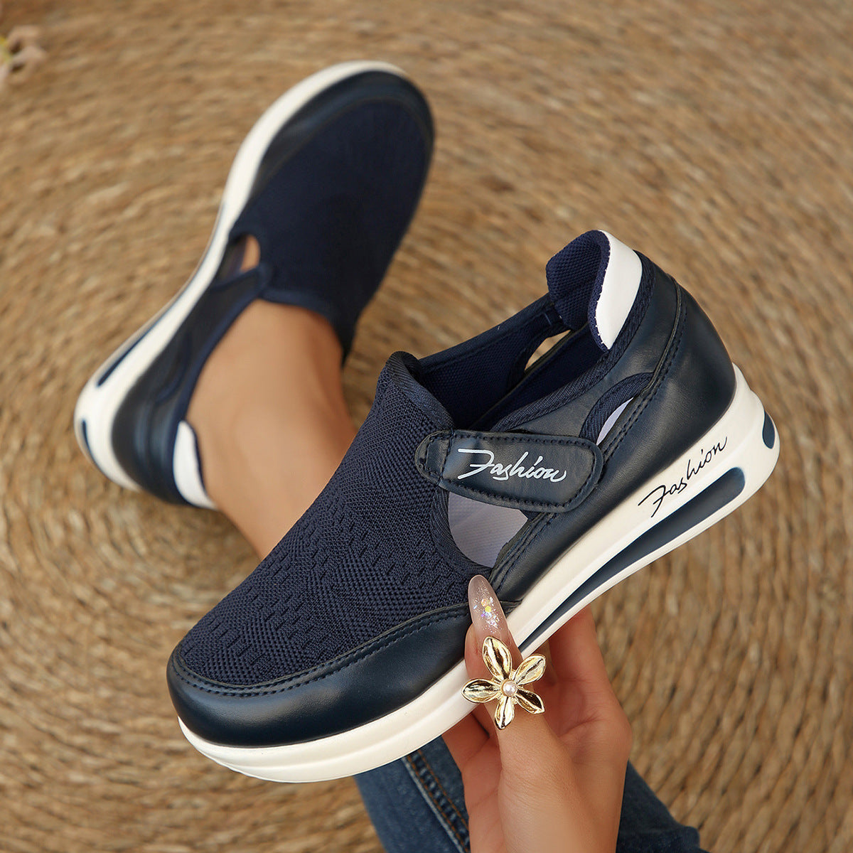 Sapatos casuais casuais plus size transfronteiriços europeus e americanos para mulheres na primavera/verão, novos sapatos casuais de malha com velcro respirável e planos independentes em pé