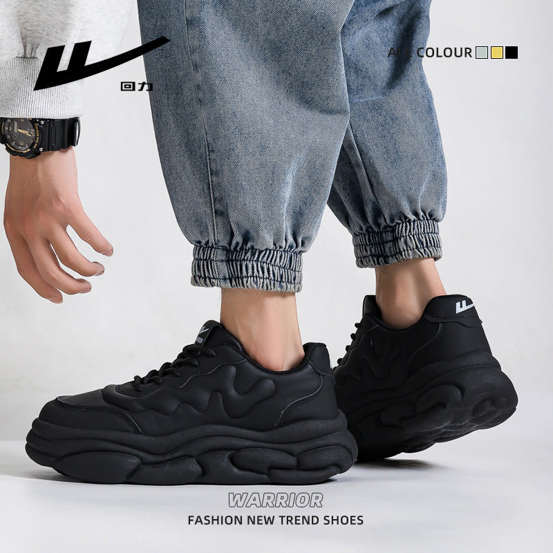 Os novos sapatos de pai de cor sólida e alta estética, sapatos desportivos casuais na moda, sapatos confortáveis de trabalho masculino com sola grossa