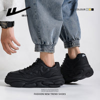 Os novos sapatos de pai de cor sólida e alta estética, sapatos desportivos casuais na moda, sapatos confortáveis de trabalho masculino com sola grossa