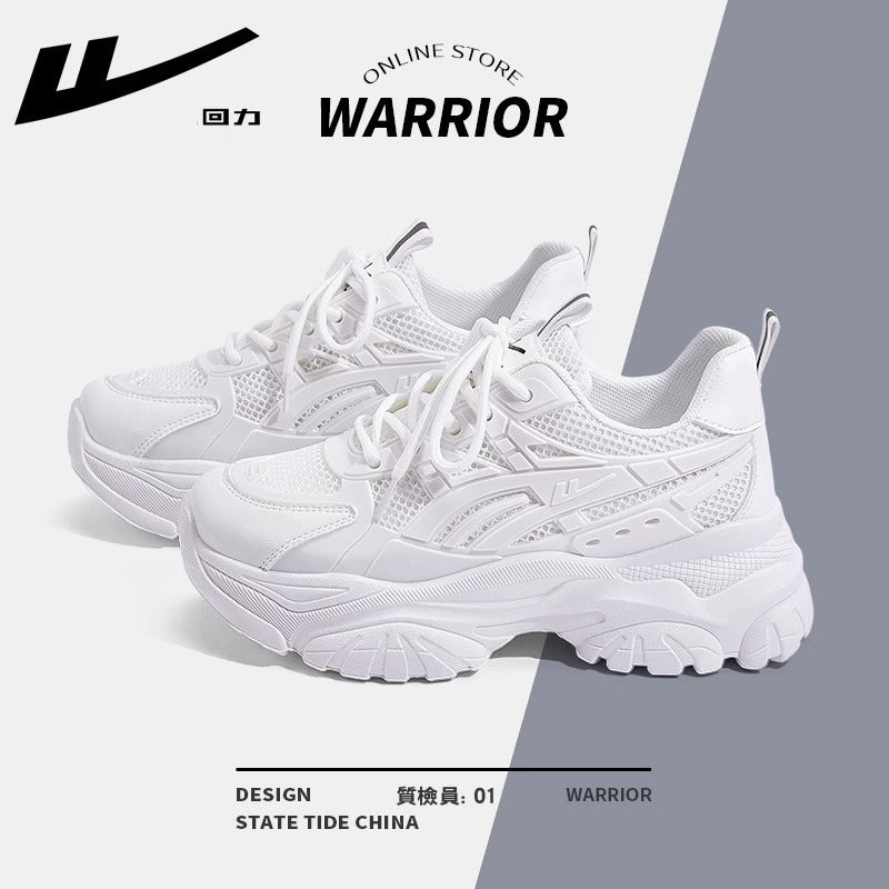 Sapatos brancos Warrior respiráveis e de sola grossa, sapatos simples de novo pai de cor coreana, estilo academia, sapatos confortáveis para mulheres
