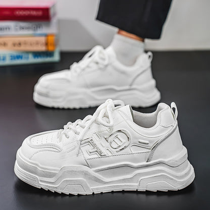 Sapatos de primavera para homem, novos sapatos brancos respiráveis, sapatos desportivos da moda, versáteis de sola grossa que aumentam a altura, ténis casuais, sapatos modernos