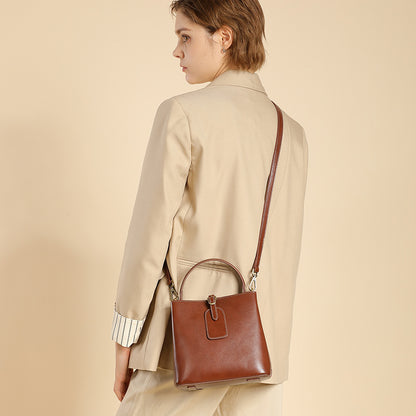 Malas femininas, nova bolsa versátil primavera/verão 2025, mala crossbody de grande capacidade de alta gama, mala de ombro simples em pele genuína