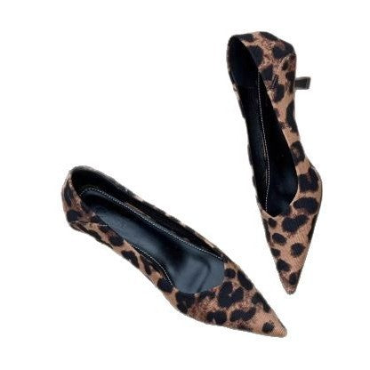 Primavera/Outono 2026 Novos Saltos Altos Baixos com Biqueira Pontiaguda, Moda Estampado de Leopardo Saltos Gatos Versáteis Elegantes Elegantes para o Transporte Público