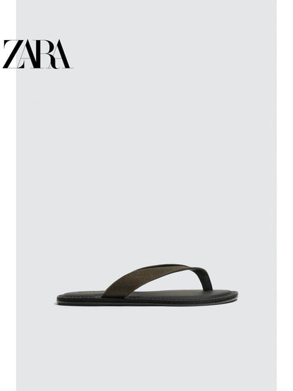 ZARA Coleção Primavera/Verão 2026 - Novos Sapatos Masculinos: Chinelos Rasteiros de Couro com Tiras e Blocos de Cores 2753720 500