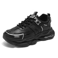 Sapatos masculinos de verão, sapatos novos e respiráveis, ténis masculinos modernos versáteis de sola grossa que aumentam a altura, sapatos casuais pretos de pai na moda