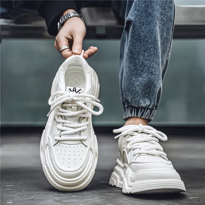 Sapatos de homem, nova primavera/verão de 2025 para ténis brancos pequenos, versáteis, modernos e de sola grossa, sapatos desportivos casuais de pão de pai na moda