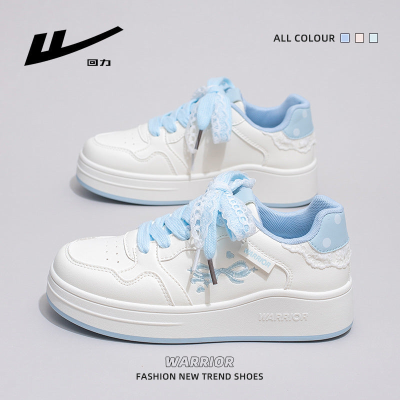 Os novos ténis de skate de cano baixo, confortáveis e versáteis, laço com blocos de cor, sapatos casuais de alto custo-benefício, design elegante para mulheres