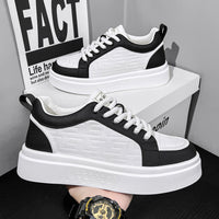 Sapatos masculinos de luxo leves e topo de gama, sapatos brancos de couro prima, sapatos modernos de quadro branco, ténis versáteis versáteis de sola macia e sola grossa que aumentam a altura