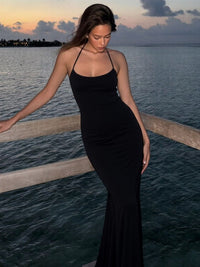 Vestido halter de cor sólida para mulheres, elegante e sexy europeu e americano, com corte justo, versátil, puro e desejável, ajustando a cintura