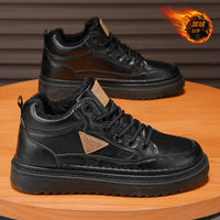Sapatos masculinos forrados a fleece, ténis altos de outono/inverno 2025, pele de homem quente, sapatos de algodão espesso, botas Martin de cano baixo