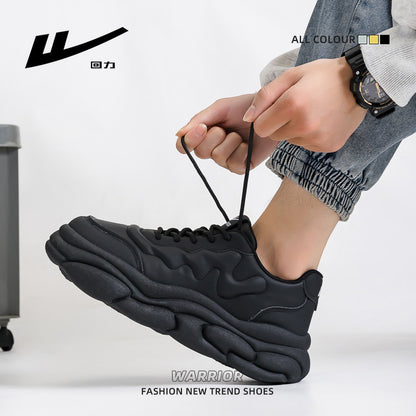 Os novos sapatos de pai de cor sólida e alta estética, sapatos desportivos casuais na moda, sapatos confortáveis de trabalho masculino com sola grossa