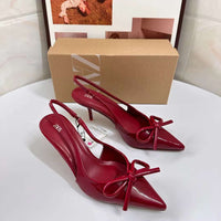 Novos sapatos transparentes na moda para mulheres, saltos altos altos baixos, sandálias de bico pontiagudo de uma linha com pressão, laços sociais de primavera e outono