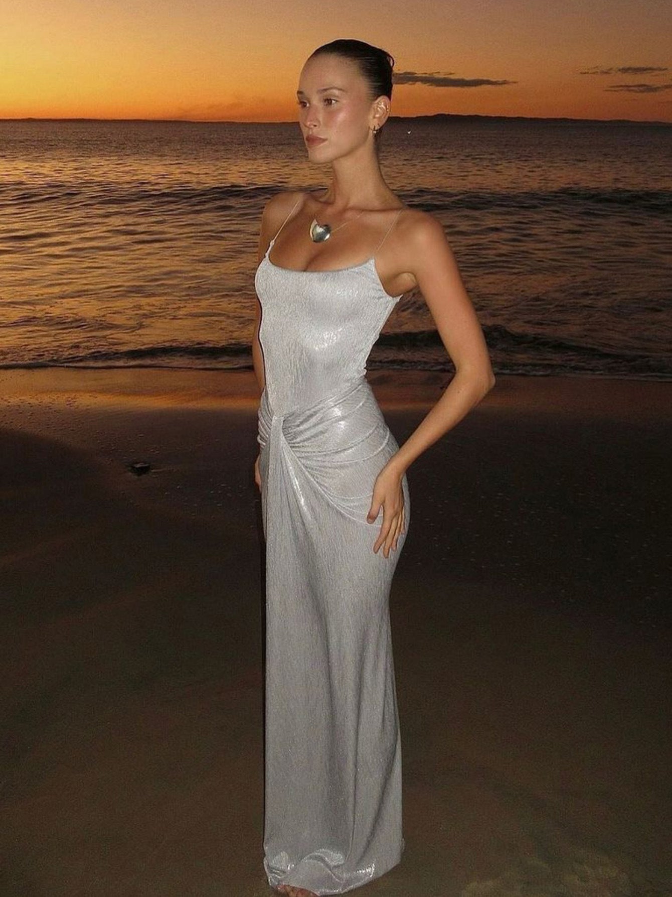 Vestido longo de ajuste longo elegante, elegante para mulheres europeias e americanas maduras, plissado e torcido, com punhos, com punhos altos e pregueado