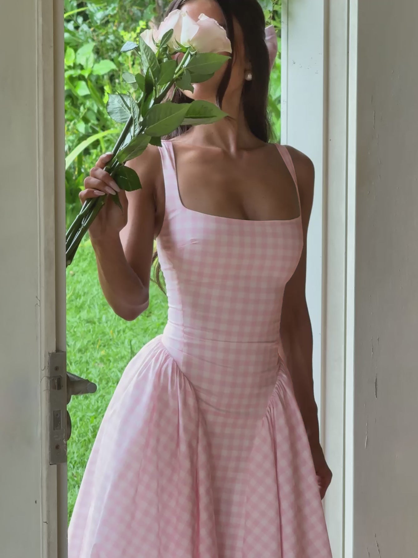 Vestido de princesa francês fresco, europeu e americano à moda que aperta a cintura, vestido slip sem costas sexy para mulheres
