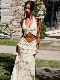 Moda feminina europeia e americana, novo conjunto sexy de vestidos longos com decote em V com borda com folhos e alças longas torcidas para mulheres