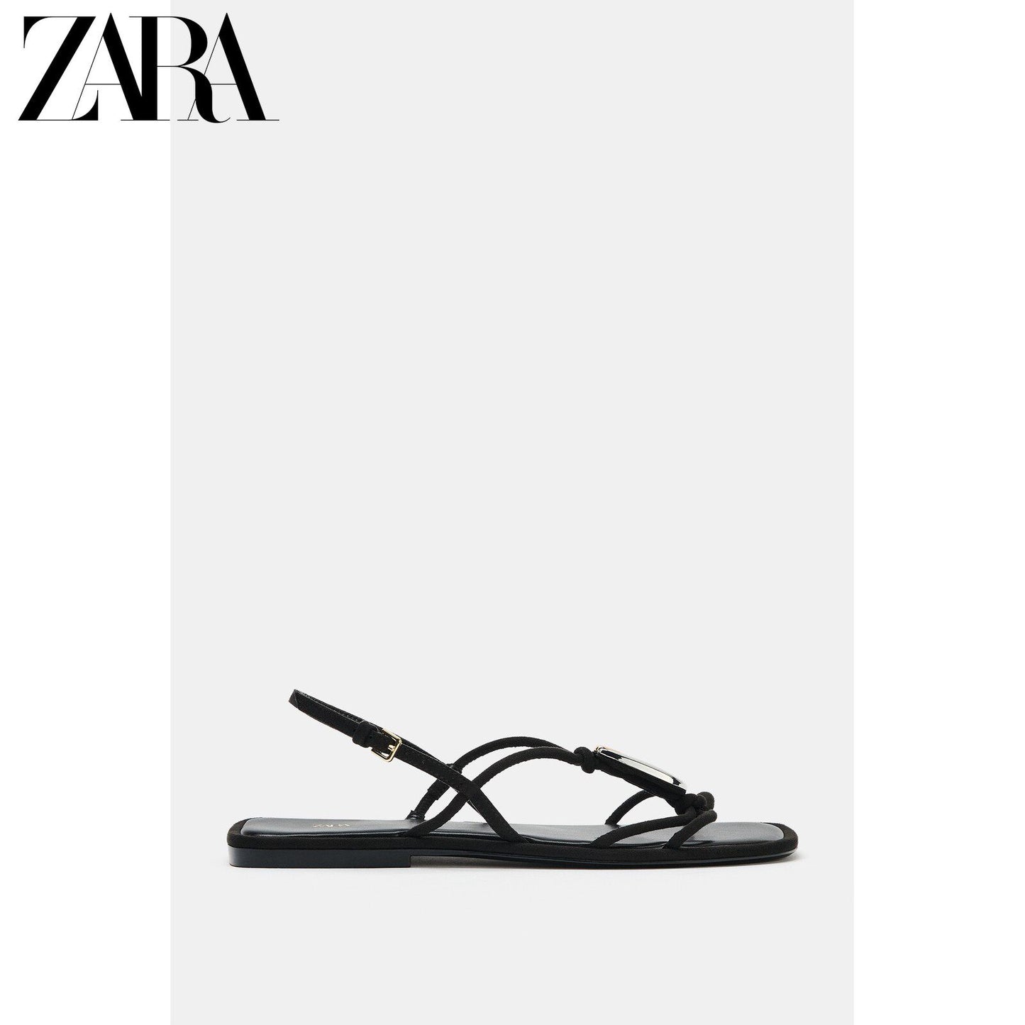 Sandálias rasteiras de bico redondo com detalhes metálicos, pretas, da coleção verão 2026 da ZARA (código: 1621710 800).