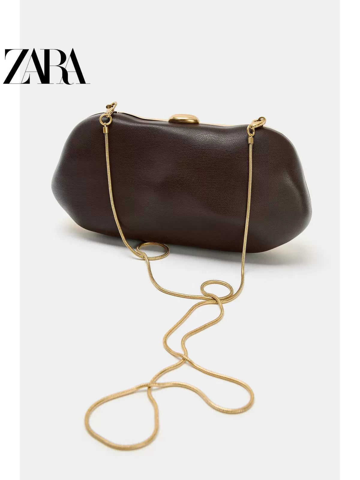 Bolsa feminina ZARA, lançamento da coleção verão 2026, com acabamento metálico, modelo transversal/clutch, código 6007810 202.
