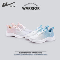 Os novos ténis desportivos femininos de cano baixo e na moda, sapatos versáteis, de visual alto e preppy casual, sapatos confortáveis ao estilo coreano