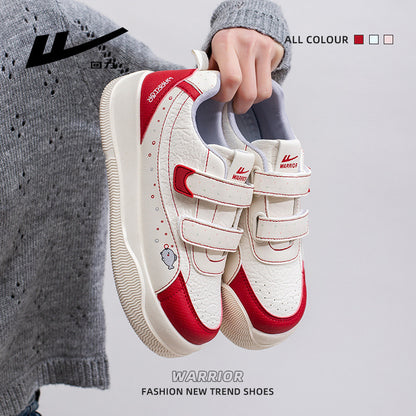 Os novos ténis femininos de velcro baixo da Warrior, sapatos casuais versáteis e modernos, sapatos simples com blocos de cor estilosos