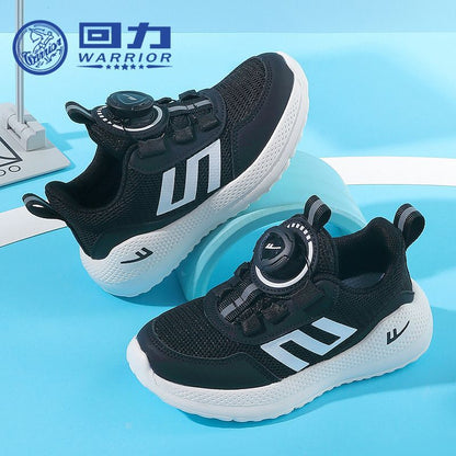 Os novos sapatos versáteis e simples para rapazes e raparigas da Warrior, ténis desportivos de exterior modernos e estilosos, sapatos coreanos de malha com botões, adesivo frio