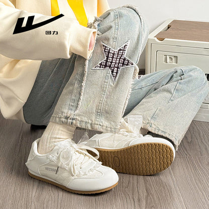 Os novos sapatos de treino morais de moda versáteis com sensação de design da Warrior, sapatos coreanos de primavera de alto valor, sapatos simples de mulher simples com blocos de cor