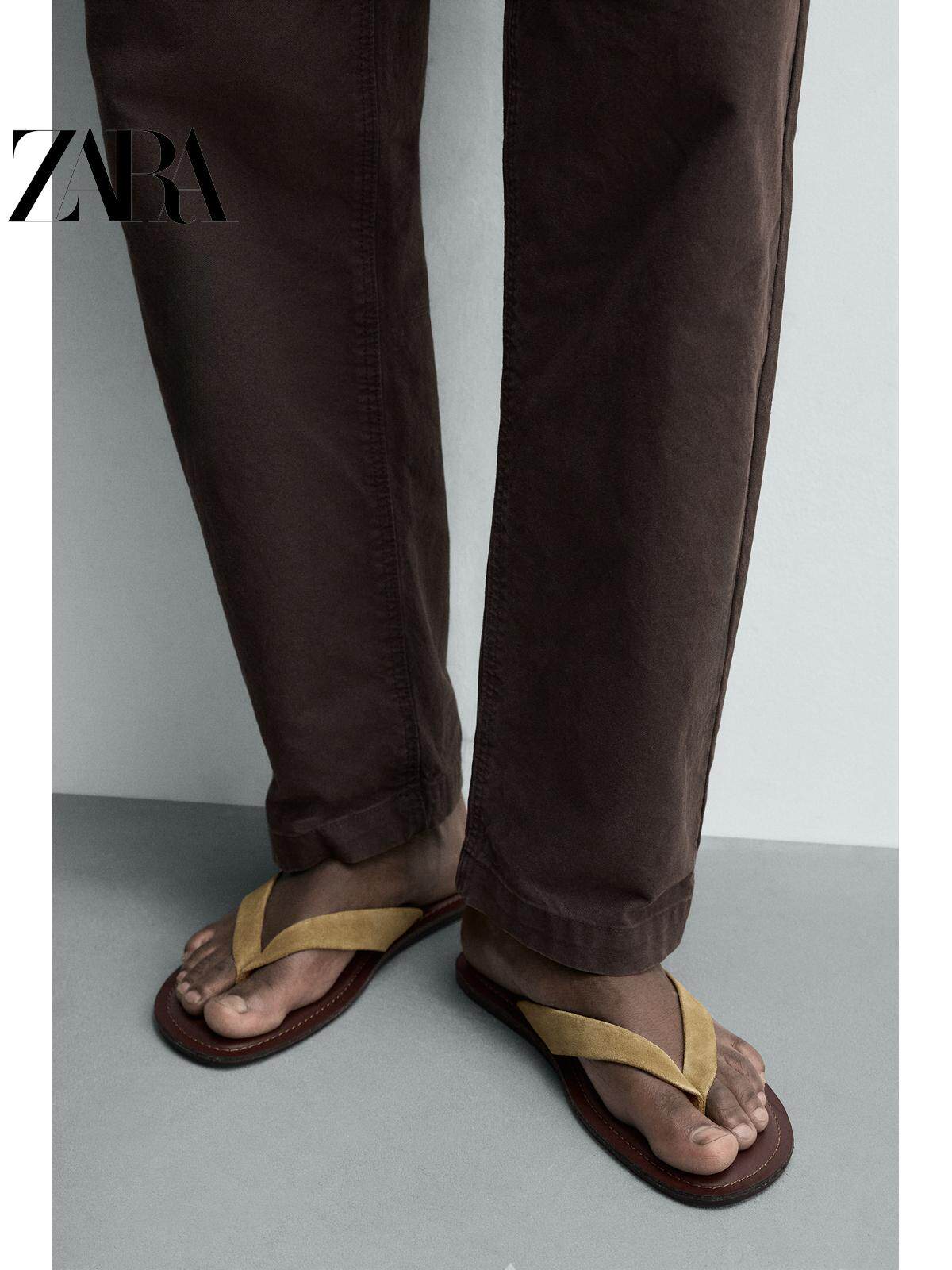 ZARA Coleção Primavera/Verão 2026 - Sapatos Masculinos: Sandálias Rasteiras com Detalhe em Camurça, 2754720 102