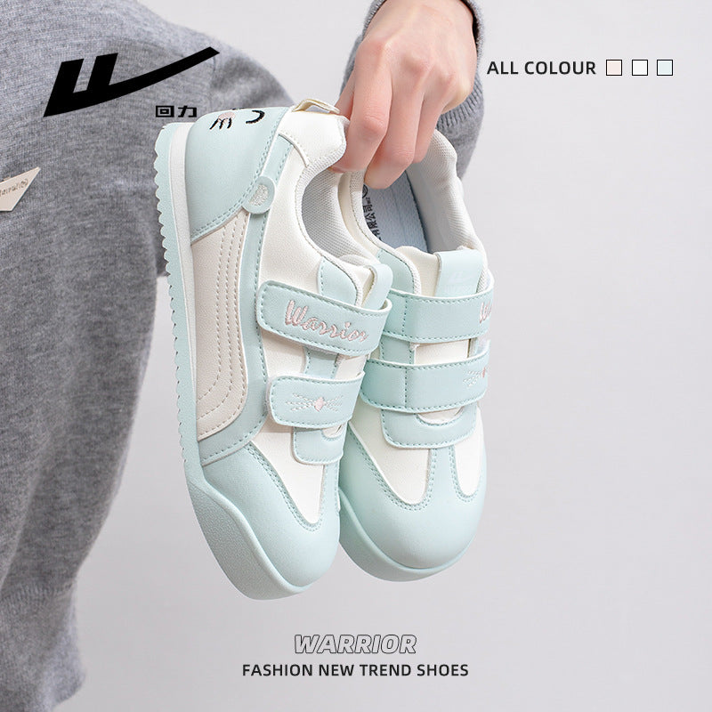 Os novos sapatos simples, versáteis e modernos da Warrior, sapatos casuais confortáveis com blocos de cor e alto valor estético, sapatos femininos simples de estilo universitário