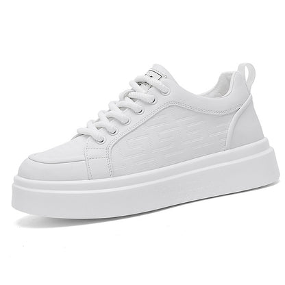 Sapatos masculinos de luxo leves e topo de gama, sapatos brancos de couro prima, sapatos modernos de quadro branco, ténis versáteis versáteis de sola macia e sola grossa que aumentam a altura