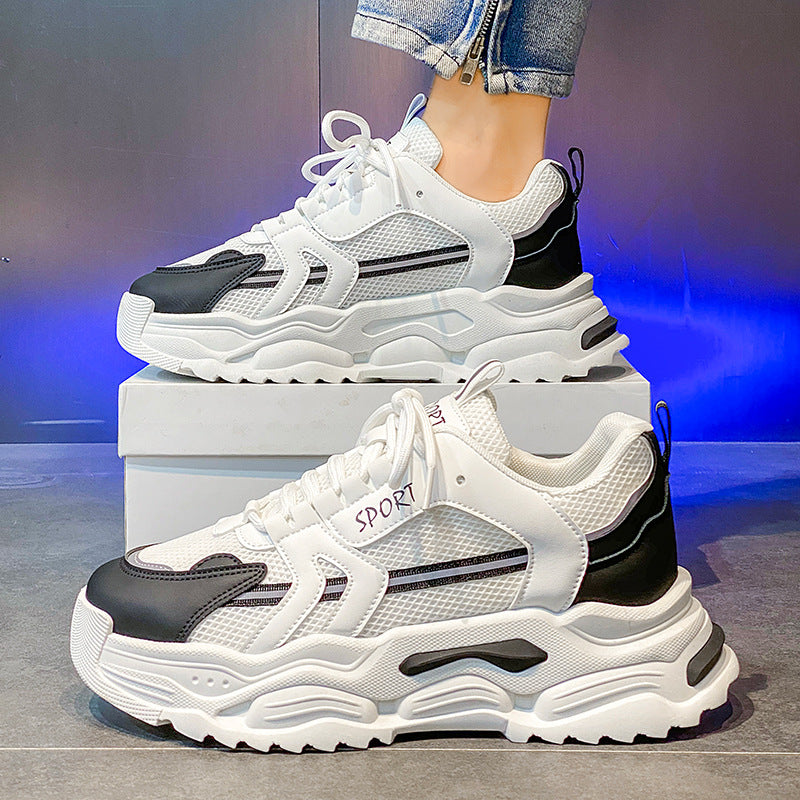 Sapatos masculinos Xiaobai 2025 novos verão, malha fina respirável, sola grossa, aumento de altura, desporto casual, corrida casual, ténis da moda