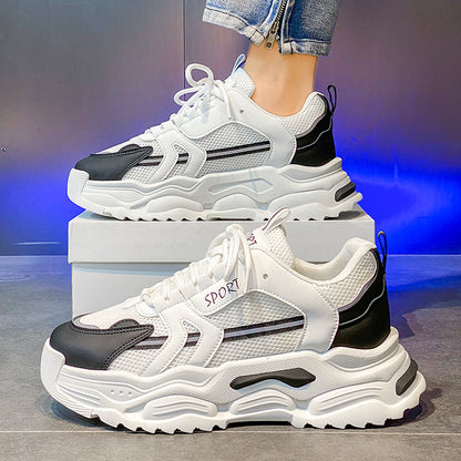 Sapatos masculinos Xiaobai 2025 novos verão, malha fina respirável, sola grossa, aumento de altura, desporto casual, corrida casual, ténis da moda