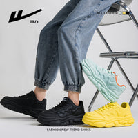 Os novos sapatos de pai de cor sólida e alta estética, sapatos desportivos casuais na moda, sapatos confortáveis de trabalho masculino com sola grossa