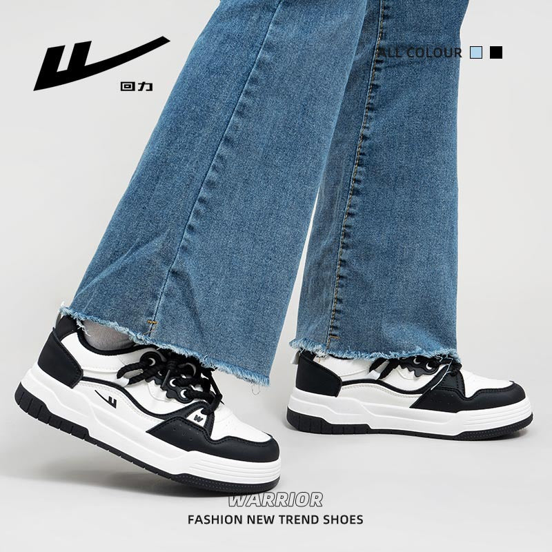 Ténis versáteis na moda Warrior com design a preto e branco e sapatos estudantis de sola grossa, sapatos casuais unissexo respiráveis para todas as estações