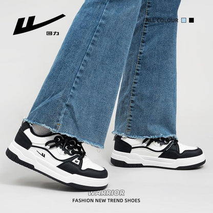 Ténis versáteis na moda Warrior com design a preto e branco e sapatos estudantis de sola grossa, sapatos casuais unissexo respiráveis para todas as estações