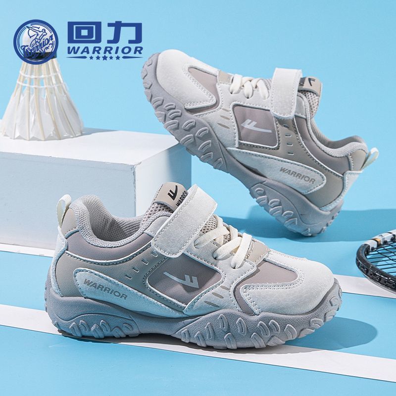 Os novos sapatos infantis modernos, versáteis e confortáveis da Warrior 2026, sapatos casuais de alto valor com blocos de cor, sapatos desportivos estilosos e fixes
